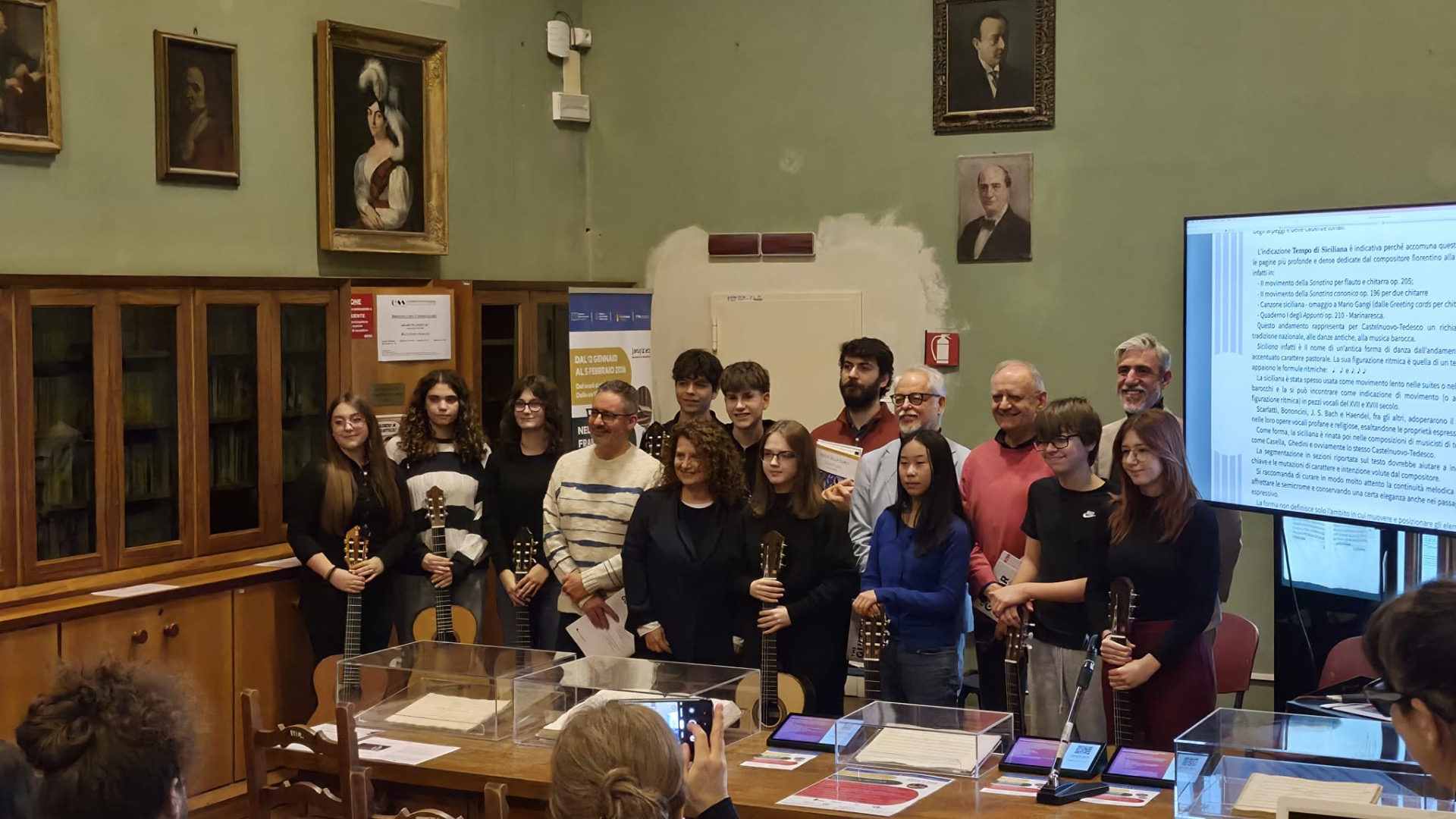 I giovani artisti dopo il concerto/presentazione